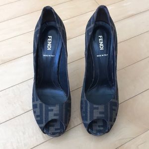 Fendi Spuntata Zucca Jacquard Logo Peep Toe Pumps